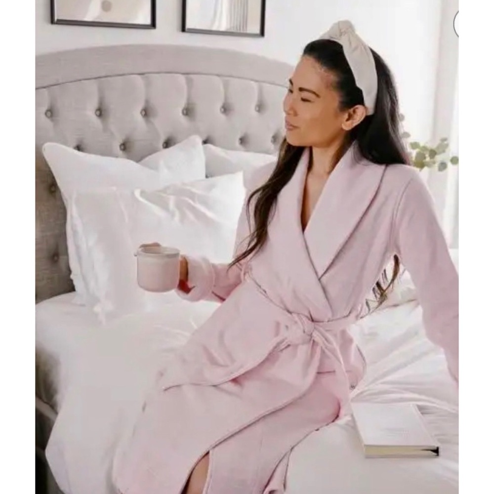 NWOT Ugg Pink Robe